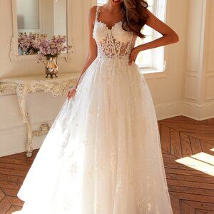 Off white wedding dress. Lace up back long sleeveless new bridal gown